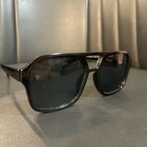 Black Aviator Women’s Sunglasses